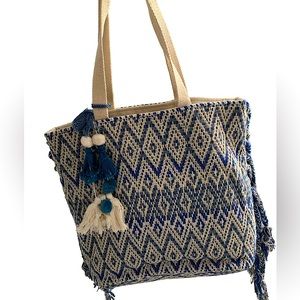 💙BNWT Blue and white tassel knit tote💙